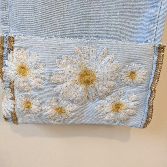 DRIFTWOOD Colette Light Wash Daisy Flower Cuff Jeans Size 12 Inseam 27" - Picture 4 of 9